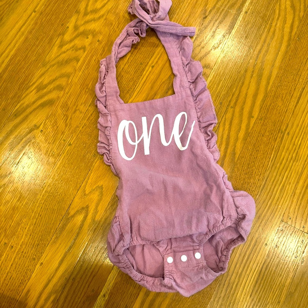Super cute one year old girl outfit!